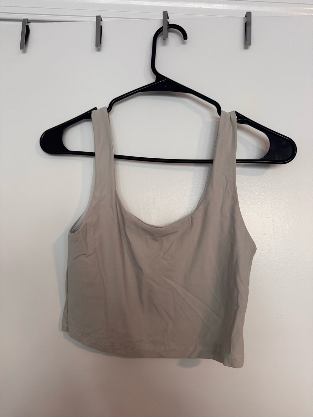 Fabletics Womens Scoop Neck Crop Tank Top - Light Taupe